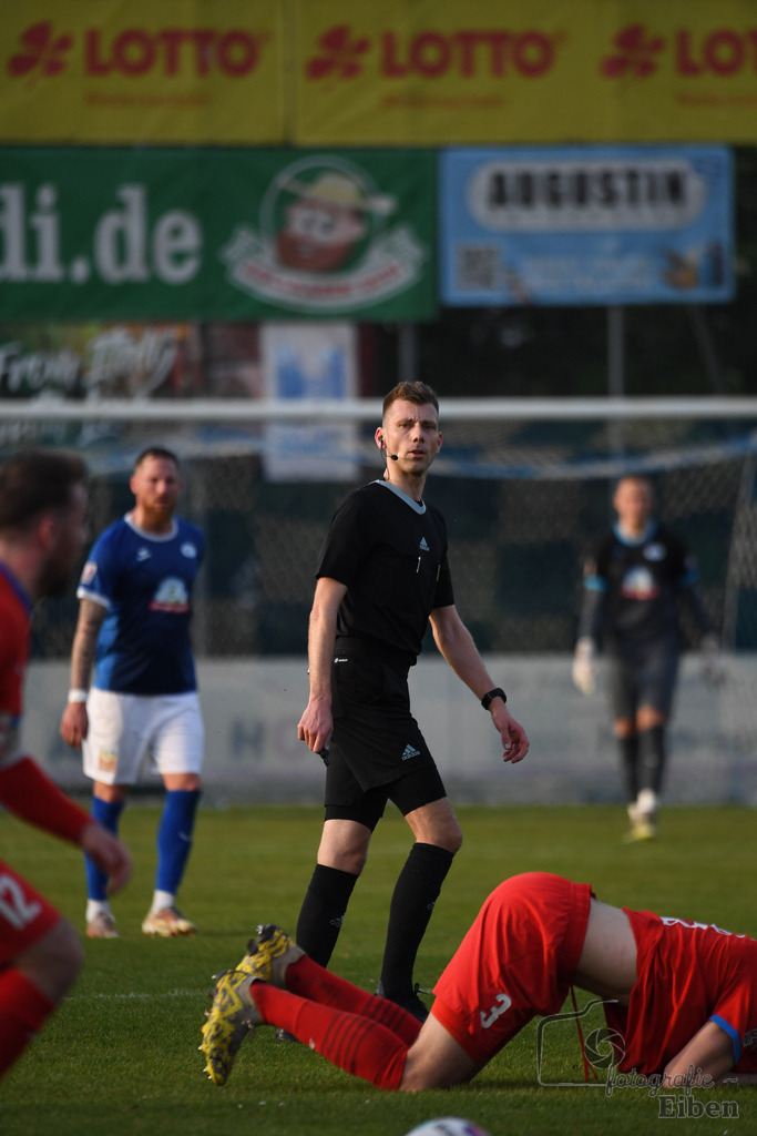 SSV Jeddeloh-SV Drochtersen/Assel | Herren Regionalliga; SSV Jeddeloh (blau)-SV Drochtersen/Assel (rot) am 30.04.2024; in Jeddeloh (53-Acht Arena), Photo: Philip Eiben 2024 - Realisiert mit Pictrs.com