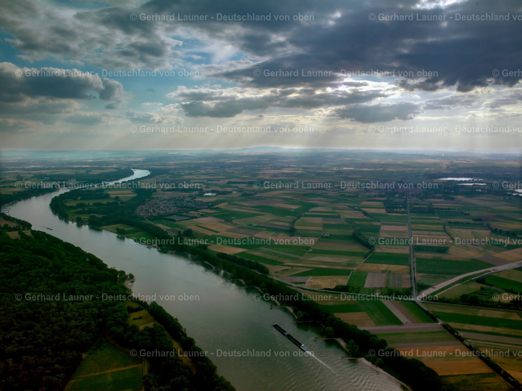 24S03212 | Online-Shop für Luftbilder aus Deutschland. Seit über 45 Jahren baut Gerhard Launer das Luftbildarchiv mit unterschiedlichsten Themen stetig weiter aus.