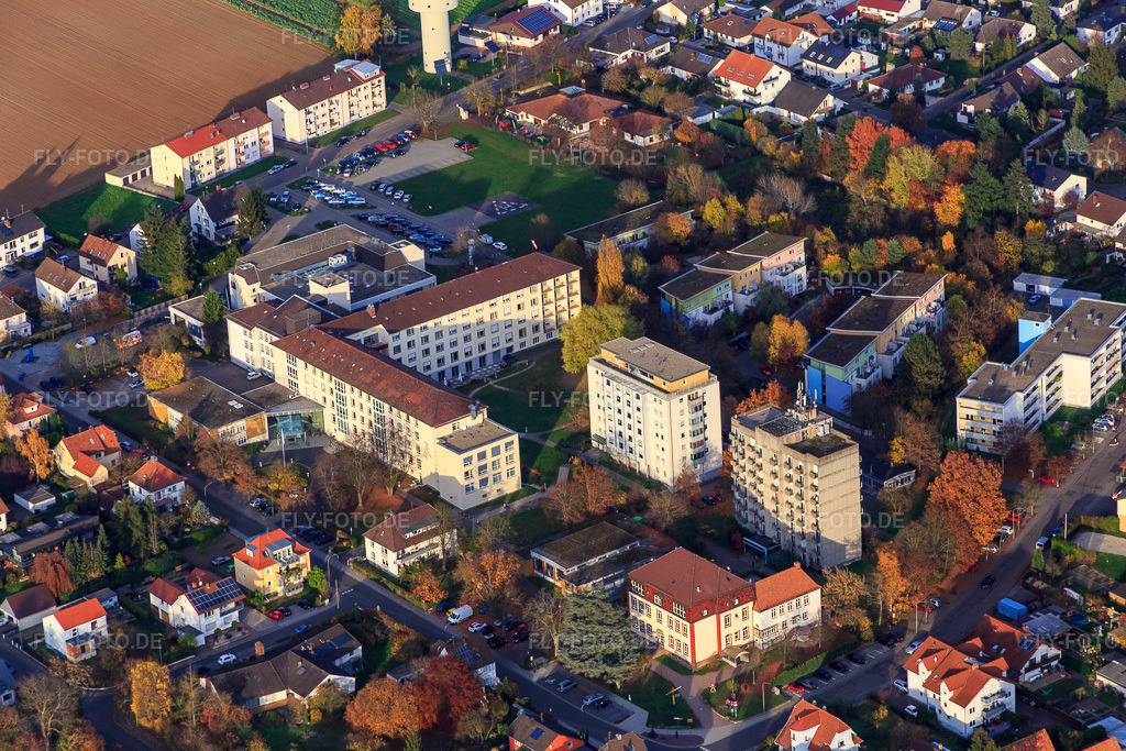 Luftbild: Asklepios Südpfalzkliniken in Kandel im Bundesland Rheinland-Pfalz in Deutschland. Foto: IMG_085230.jpg vom 08.11.2015 durch Werner Riehm/FLY-FOTO.deAsklepios Südpfalzklinik Kandel - Asklepios Südpfalzklinik Kandel