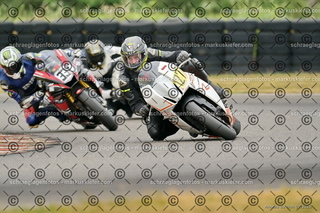 25bt05-1302 | markuskiefer.com - Realisiert mit Pictrs.com