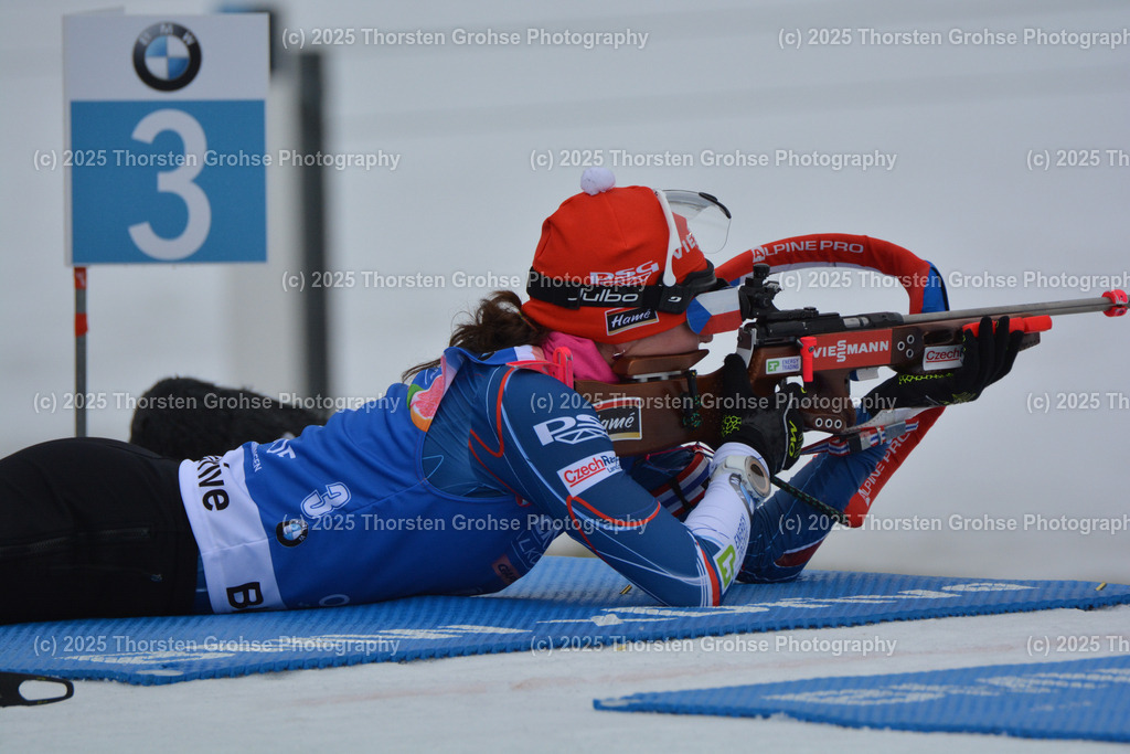 IBU WC Biathlon Oberhof 2018 | VITKOVA Veronika (CZE) beim Anschiessen vor dem Rennen; IBU WC Biathlon Oberhof 2018, 10 km Verfolgung der Frauen am 06.01.2018 in der DKB Ski Arena in Oberhof, (Deutschland) - Realisiert mit Pictrs.com