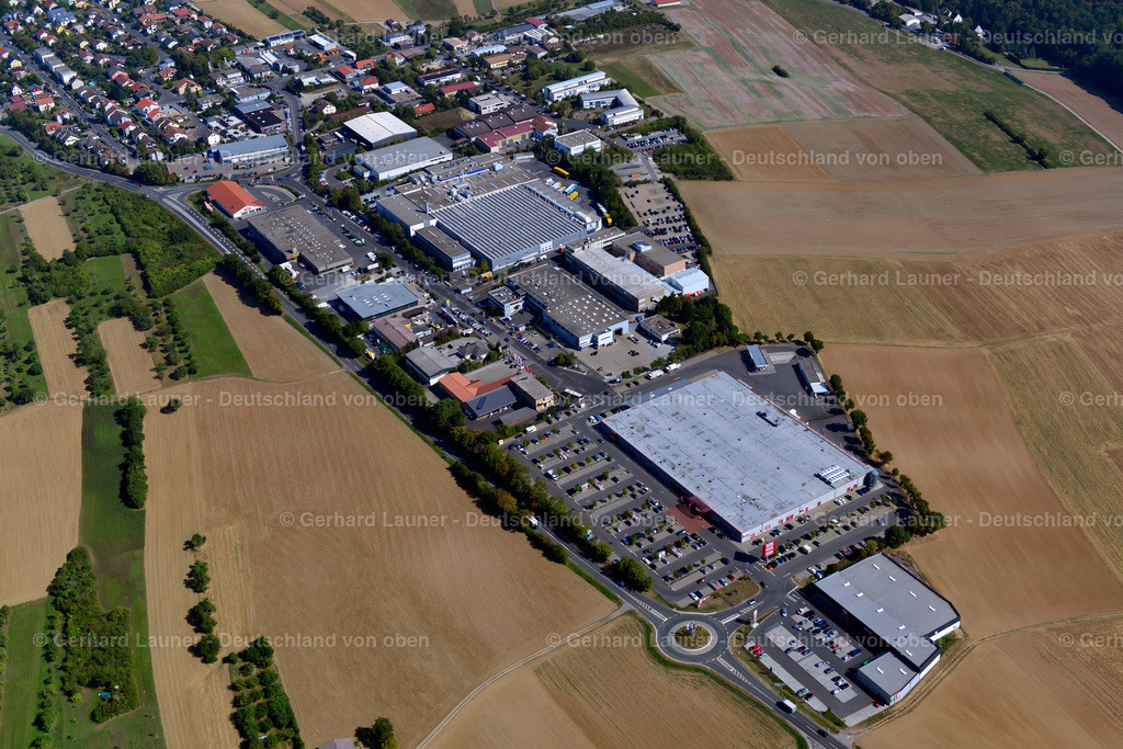 3650671 | HöCHBERG 13.09.2016 Gewerbegebiet und Firmenansiedlung an der Leibnizstraße in Höchberg im Bundesland Bayern, Deutschland. // Industrial estate and company settlement on street Leibnizstrasse in Hoechberg in the state Bavaria, Germany. Foto: Gerhard Launer