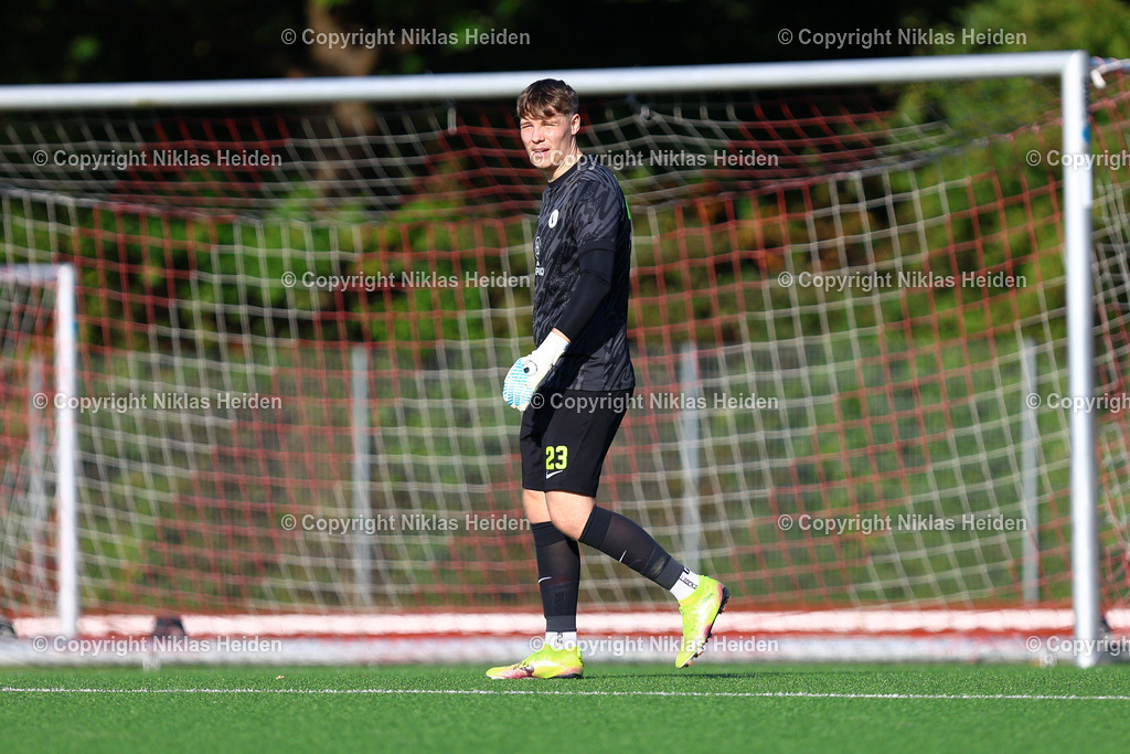 NH_NikolaTesla_SCVictoriaHamburg_OberligaHamburg_28092025 | #23 Simon Heinbockel (SC Victoria Hamburg)Fußball I Herren I Gamesright Oberliga Hamburg I Saison 2025-2026  I 10. Spieltag I Nikola Tesla - SC Victoria Hamburg I 28.09.2025 I Sportplatz Vorhornweg