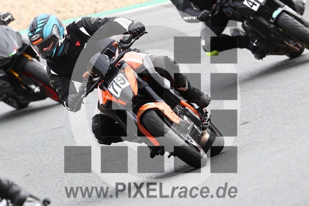 0079-20240910_06825 | Schöne Erinnerungen an spannende Momente - das festzuhalten ist unser Job. PIXELrace.de ist seit 2003 auf den Rennstrecken Europas unterwegs um die Action draußen beim Fahren und die wunderbare Stimmung imm Fahrerlager für euch einzufangen.