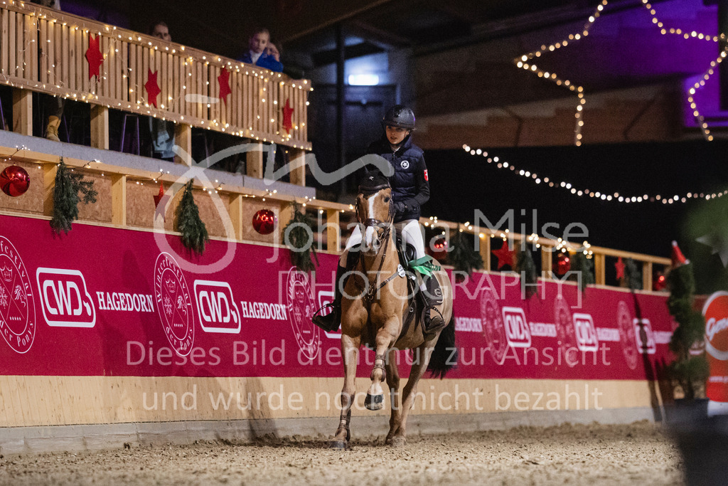 231118_PonyTrophy-317 | Deine schönsten Turniermomente als professionelle Fotos! Entdecke hochwertige Pferdesport-Fotografie im Online-Shop. Jetzt Fotos finden & bestellen!