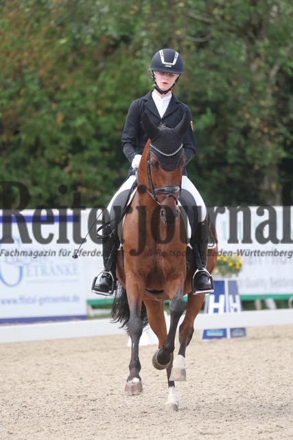 Birkhof_2024_Prfg.Nr.11_Pony-Dressurprfg.Kl.L_Pony-Master_Stella Sofie Mankowski_Goldwyn 17 (7) | Alle Fotos der Reiterjournal Fotografin Doris Matthaes im Reiterjournal Online-Fotoshop. - Realisiert mit Pictrs.com