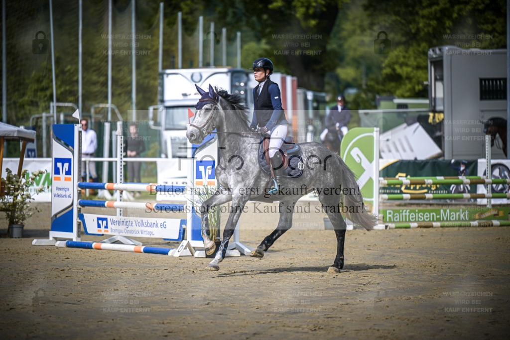 DOS_6033 | Entdecke hochwertige Reitturnierfotos von Foto Oger. Professionell, emotional und authentisch – jetzt Lieblingsmomente im Shop bestellen. - Realisiert mit Pictrs.com