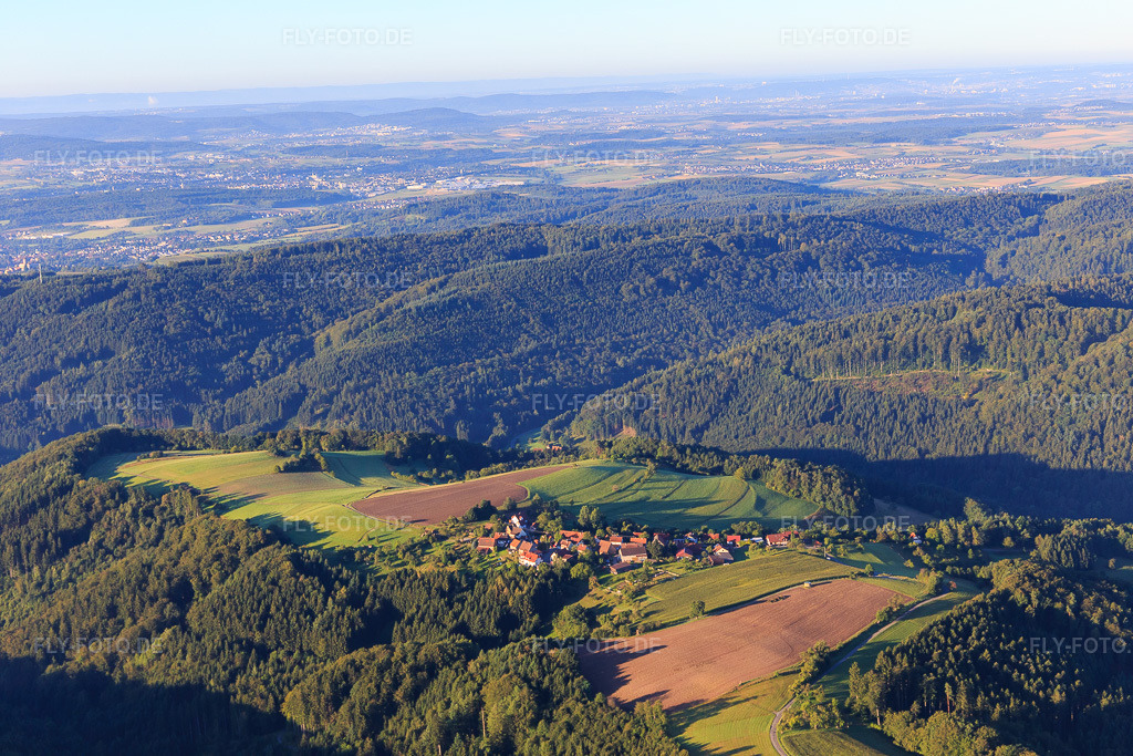 Luftbild: Dorf am Morgen aus Norden im Ortsteil Dauernberg in Spiegelberg im Bundesland Baden-Württemberg in Deutschland. Foto: IMG_093739.jpg vom 23.08.2016 durch Werner Riehm/FLY-FOTO.de