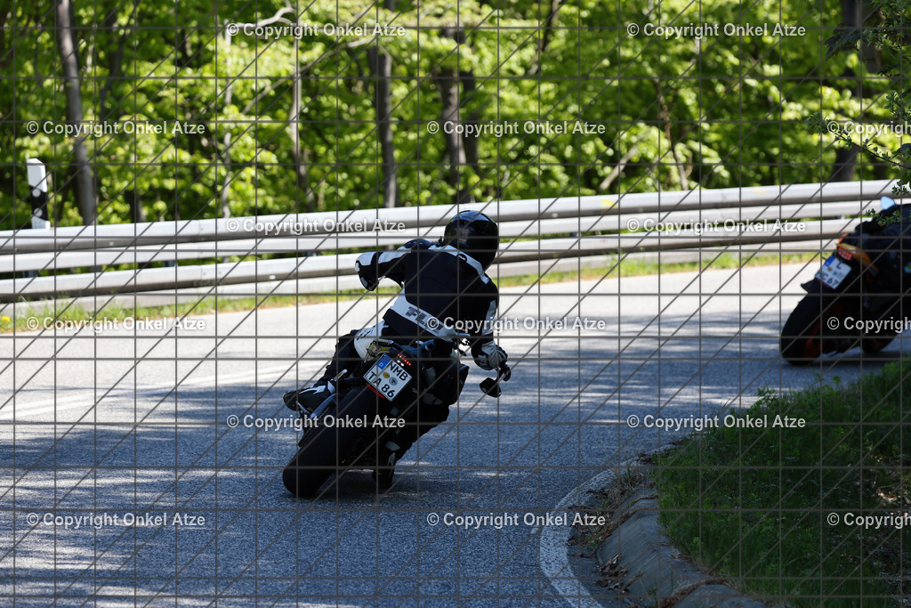 IMG_8664 | Fotograf am Kyffhäuser. Onkel Atze. Kyffhäuser Rennstrecke. Café36. Motorsportfotografie. - Realisiert mit Pictrs.com