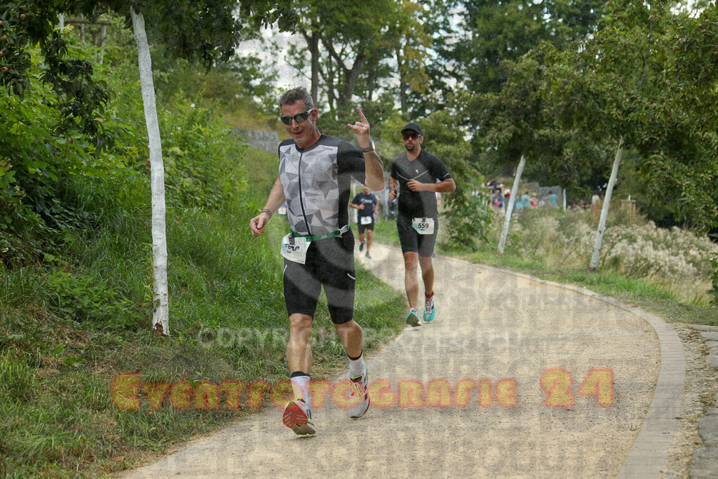 250824_1355_EX1_4291 | Sportfotografie im Rhein-Sieg Kreis, Köln, Bonn, NRW, Rheinland Pfalz, Hessen, etc. Unser Tätigkeitsfeld umfasst den Laufsport vom Volkslauf über den Marathon, Duathlon, Triathon bis zum Ultralauf wie Kölnpfad Ultra oder Schindertrail.