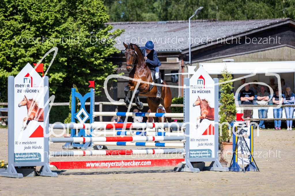 Donop24-A2Spr-068 | MomenTaufnahmen Pferdesportfotos