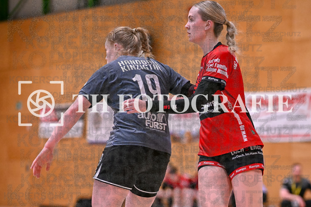 GER, SG Maulburg/Steinen - HB Kinzigtal, Handball, Suedbadenliga, 22. Spieltag, Saison 2023/2024, 27.04.2024 | Pia Weichenhein (HB Kinzigtal, #19), Leonie Kiefer (SG Maulburg/Steinen, #03)

GER, SG Maulburg/Steinen - HB Kinzigtal, Handball, Suedbadenliga, 22. Spieltag, Saison 2023/2024, 27.04.2024

Foto: TH Fotografie/Thomas Hess