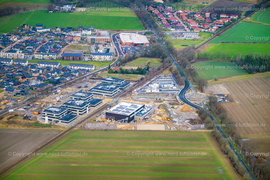 Stade_Riensförde_Bildungscampus_Baustelle_ELS_3073040223 | STADE 04.02.2023 Baustelle zum Neubau des Gebäudekomplexes des Weiterbildungs- und Bildungszentrums im Ortsteil Riensförde in Stade Riensförde im Bundesland Niedersachsen, Deutschland. Weiterführende Informationen bei: Claudia Blaurock  Landschaftsarchitektur,  GOLDBECK GmbH,  PD - Berater der öffentlichen Hand GmbH,  gmp International GmbH. // Construction site for the new building complex of the education and training center in the district Riensfoerde in Stade in the state Lower Saxony, Germany. Further information at: Claudia Blaurock  Landschaftsarchitektur,  GOLDBECK GmbH,  PD - Berater der oeffentlichen Hand GmbH,  gmp International GmbH. Foto: Martin Elsen