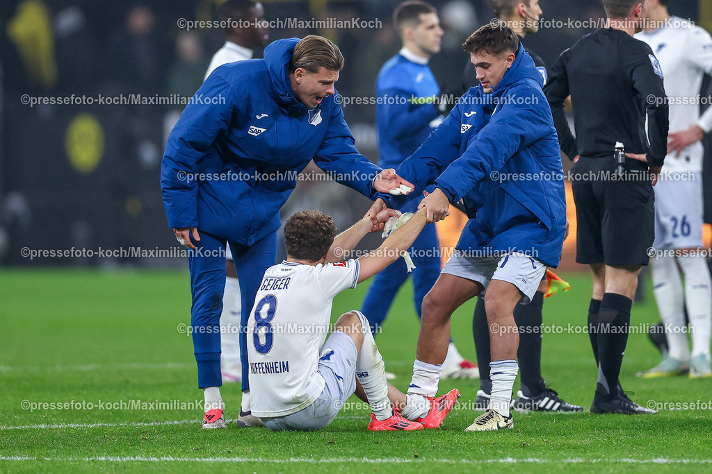 BVB15122402267 | 15.12.2024, Fußball, Borussia Dortmund - TSG 1899 Hoffenheim, 1. Fußball Bundesliga, 14. Spieltag, Signal Iduna Park, Saison 2024 2025: Dennis Geiger (Hoffenheim #8) zusammen mit Tom Bischof (Hoffenheim #7)DFB regulations prohibit any use of photographs as image sequences and or quasi-video.