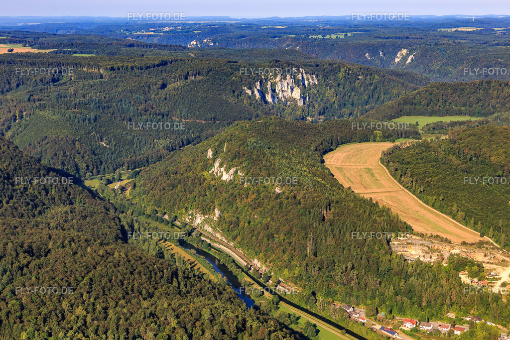 Donautal | Luftbild: Donautal im Ortsteil Neidingen in Beuron im Bundesland Baden-Württemberg in Deutschland. Foto: IMG_094212.jpg vom 27.08.2016 durch Werner Riehm/FLY-FOTO.de - Realisiert mit Pictrs.com