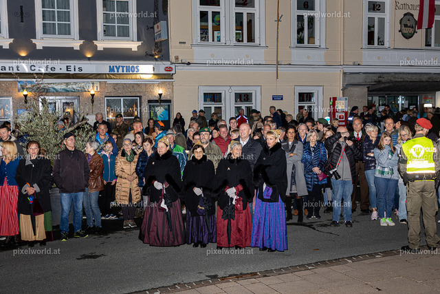 Großer Zapfenstreich am Hauptplatz in Feldkirchen | Bildershop von pixelworld.at - Realisiert mit Pictrs.com