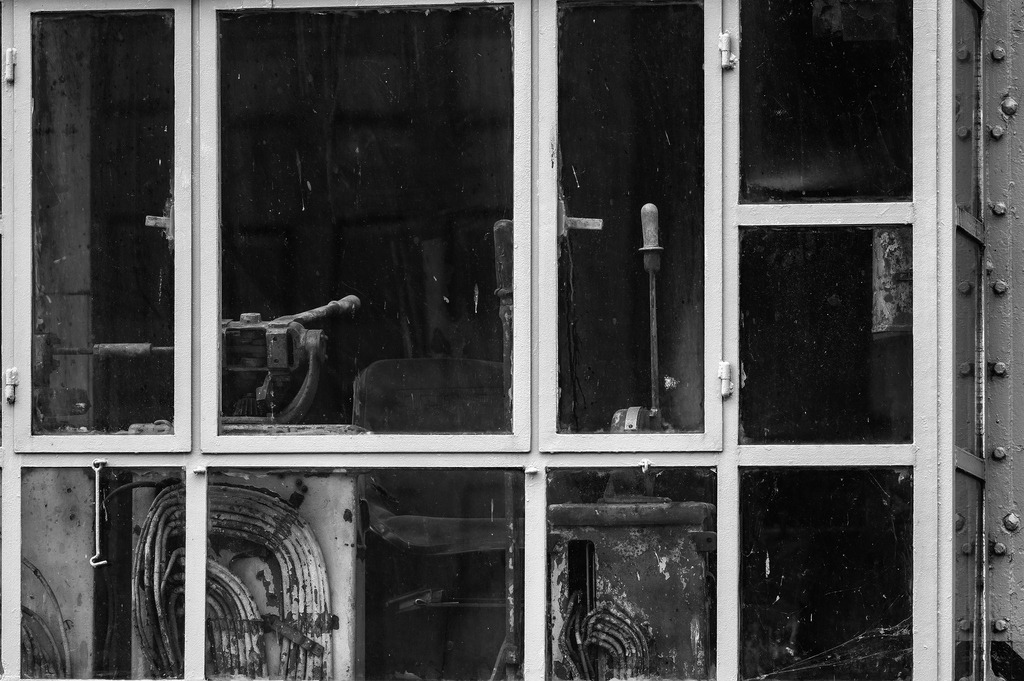 2025_03_12_HH-LANDUNGSBRUECKEN+HOLZHAFEN_MCP6429 sw | Hochwertig gedruckte Fotografien für die Wand, als Kalender und zum Verschenken. Hamburg & Norddeutschland und überall wo ich mit der Kamera unterwegs war.