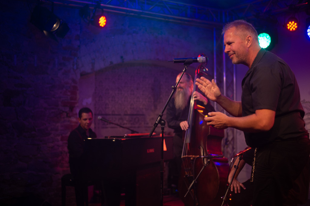 Tango meets Cuba | Tango meets Cuba mit den Klazz Brothers & Cuba Percussion im Forte Belvedere Leisnig zum Festival Hallo Leisnig 2022. - Realisiert mit Pictrs.com