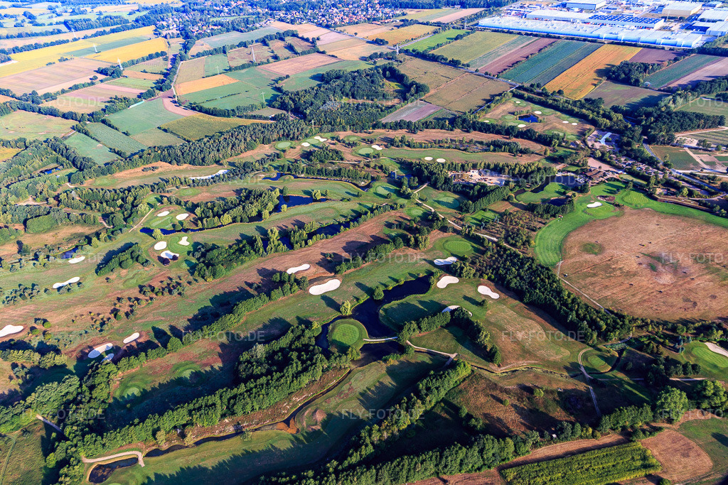 Luftbild: Gelände des Golfplatz Green Eagle Golf Courses (Luhe) im Ortsteil Luhdorf in Winsen im Bundesland Niedersachsen in Deutschland. Foto: IMG_110342.jpg vom 18.08.2018 durch Werner Riehm/FLY-FOTO.de