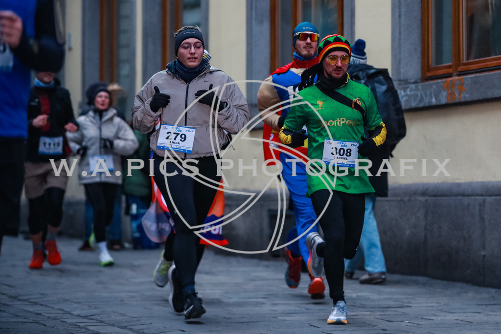 SILVESTERLAUF LINZ 25 | Linz, AUSTRIA, 31. Dezember 25, TRIRUN SILVESTERLAUF LINZ 25 , Image shows: 
Photo: WAPICS / BINDER Manuel