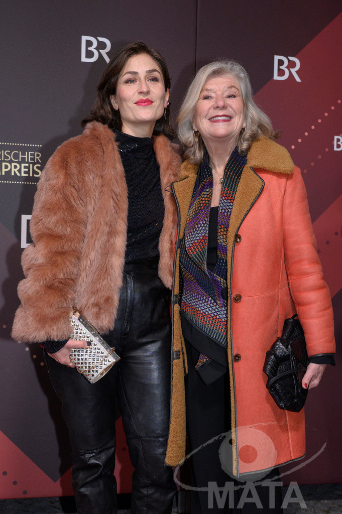 _DWI4906 | Florentina Taut und Jutta Speidel bei der Verleihung des 47. Bayerischen Filmpreises 2026  im Prinzregententheater. München, Deutschland. Der Bayerische Filmpreis wird seit 1979 von der Bayerischen Staatsregierung verliehen, um die Bedeutung des Kinofilms als Kulturgut herauszustellen - Realisiert mit Pictrs.com