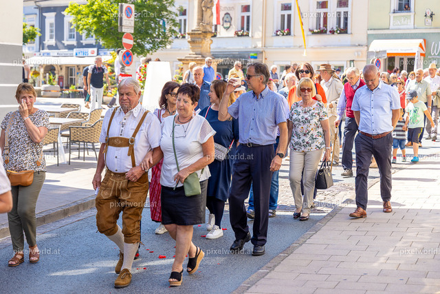 Fronleichnamsprozession mit Pfarrfest | Bildershop von pixelworld.at - Realisiert mit Pictrs.com