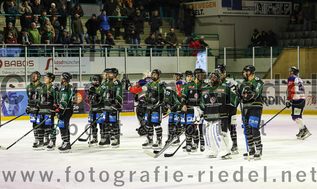 2023-01-22_164_Eishockey_TSV_Erding_gegen_ESC_Dorfen | Erding, Deutschland, 22.01.2023:
Eishockey, Bayernliga 2022 / 2023, 29. Spieltag, TSV Erding gegen ESC Dorfen, Endergebnis: 6:2

Mark Waldhausen (Erding Gladiators, #27), Rudolf Lorenz (Erding Gladiators, #91), Erik Modlmayr (Erding Gladiators, #21), Christoph Furtner (Erding Gladiators, #22), Torwart Christoph Schedlbauer (Erding Gladiators, #31)

Foto: Christian Riedel / fotografie-riedel.net