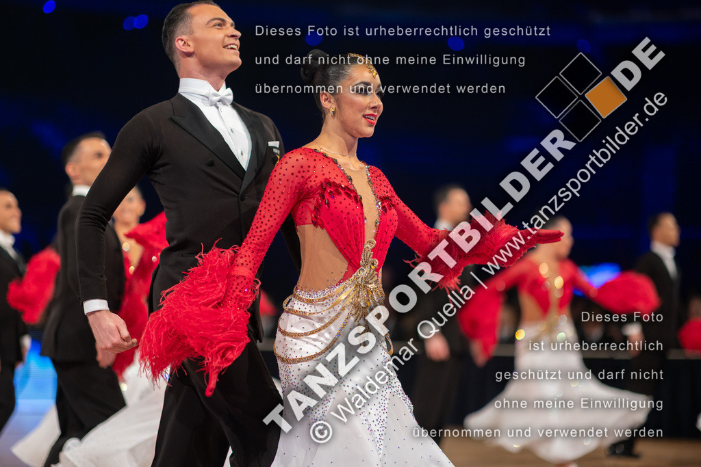 20251206-03731 | Hier finden Sie Tanz Bilder vom Latein und Standard Formationen tanzen. Sportbilder vom Tanzsport. Schöne Fotos und von Weltmeisterschaft, Europameisterschaft, Bundesliga, Regionalliga, Oberliga und Landesliga sowie von GOC Stuttgart, DanceComp, WM Bremen