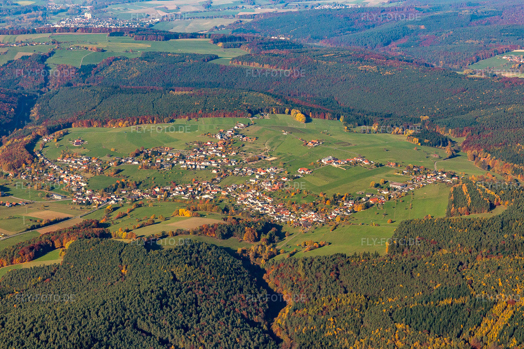 Luftbild: landwirtschaftlichen Feldern und Nutzflächen im Ortsteil Weiten-Gesäß in Michelstadt im Bundesland Hessen in Deutschland. Foto: IMG_084999.jpg vom 01.11.2015 durch Werner Riehm/FLY-FOTO.de