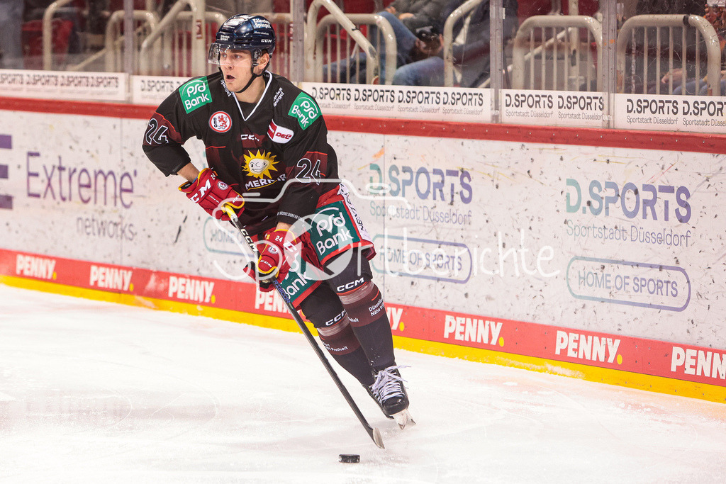 Duesseldorfer EG - Augsburger Panther | Alexander BLANK (DEG #24) am Puck
