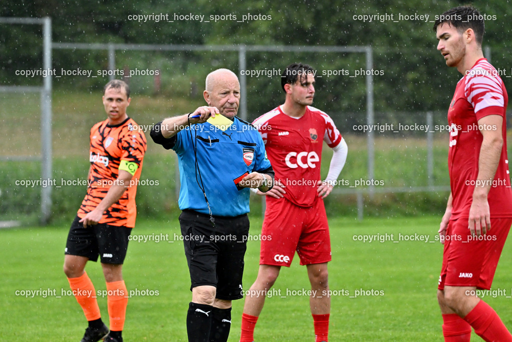 SV Viktoria Viktring vs. FC Mondi Frantschach | Christian Allmann Referee, #10 Raphael Kassler SV Viktoria Viktring, #9 Thomas Mayr SV Viktoria Viktring, SV Viktoria Viktring vs. FC Mondi Frantschach, SV Viktoria Viktring vs. FC Mondi Frantschach am 02.08.2025 in Klagenfurt (Sportplatz Viktrink), Austria, (Photo by Bernd Stefan)