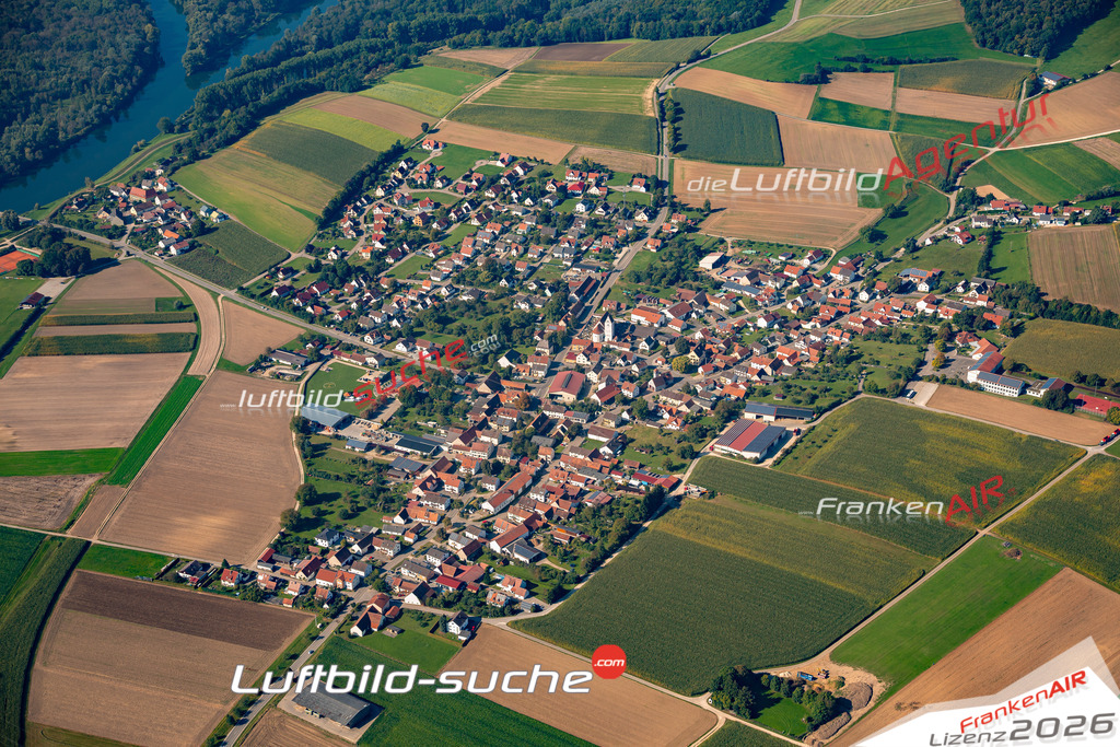 Die Luftaufnahme Bruck - Marxheim wurde 2021 mittels Flugzeug (keine Drohne) erstellt. Hohe Auflösung -für große Poster und Wandbilder geeignet!