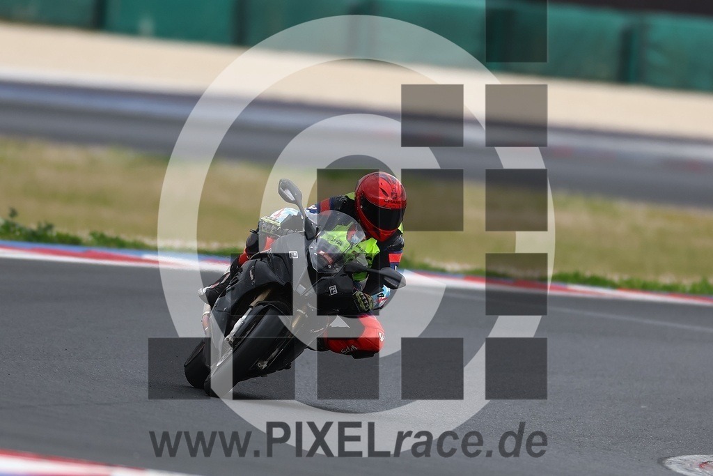 inst-20260402_00467 | Schöne Erinnerungen an spannende Momente - das festzuhalten ist unser Job. PIXELrace.de ist seit 2003 auf den Rennstrecken Europas unterwegs um die Action draußen beim Fahren und die wunderbare Stimmung imm Fahrerlager für euch einzufangen.