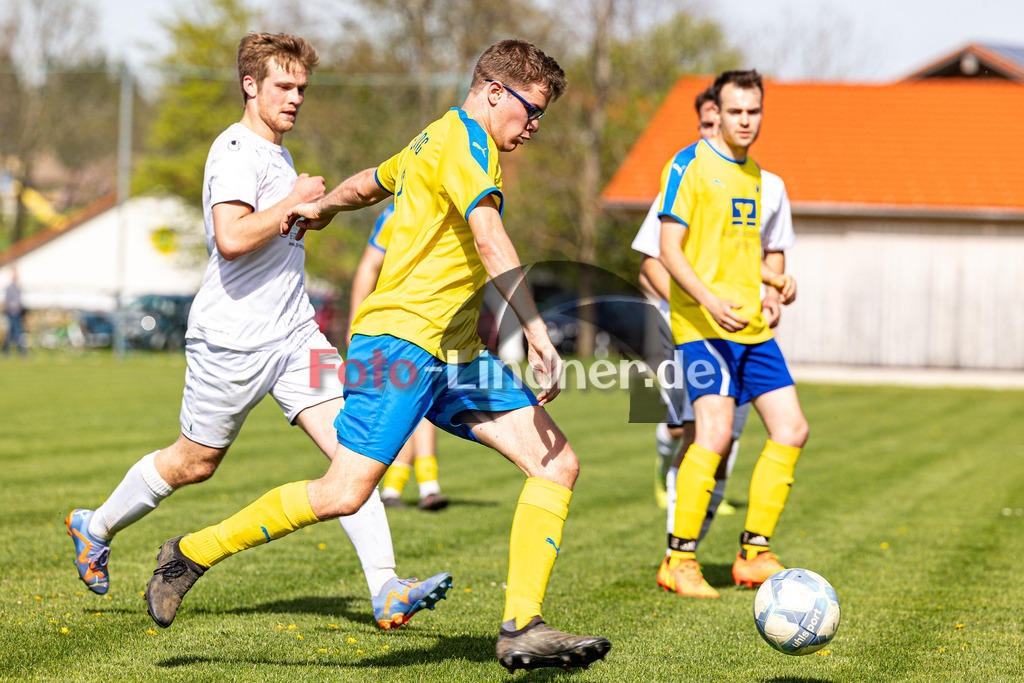 SC Böbing vs SG SV Eberfing/SV Söchering | Abstiegs Qualifikationsrunde A-Klasse Gruppe P, SC Böbing vs SG SV Eberfing/SV Söchering, 20240414,
Simon KEES (SCB 3) in Aktion,
2024-04-14 in Böbing (Sportplatz Böbing)
3 Simon KEES (SCB 3)
Copyright: WolfgangxLindner foto-lindner.de