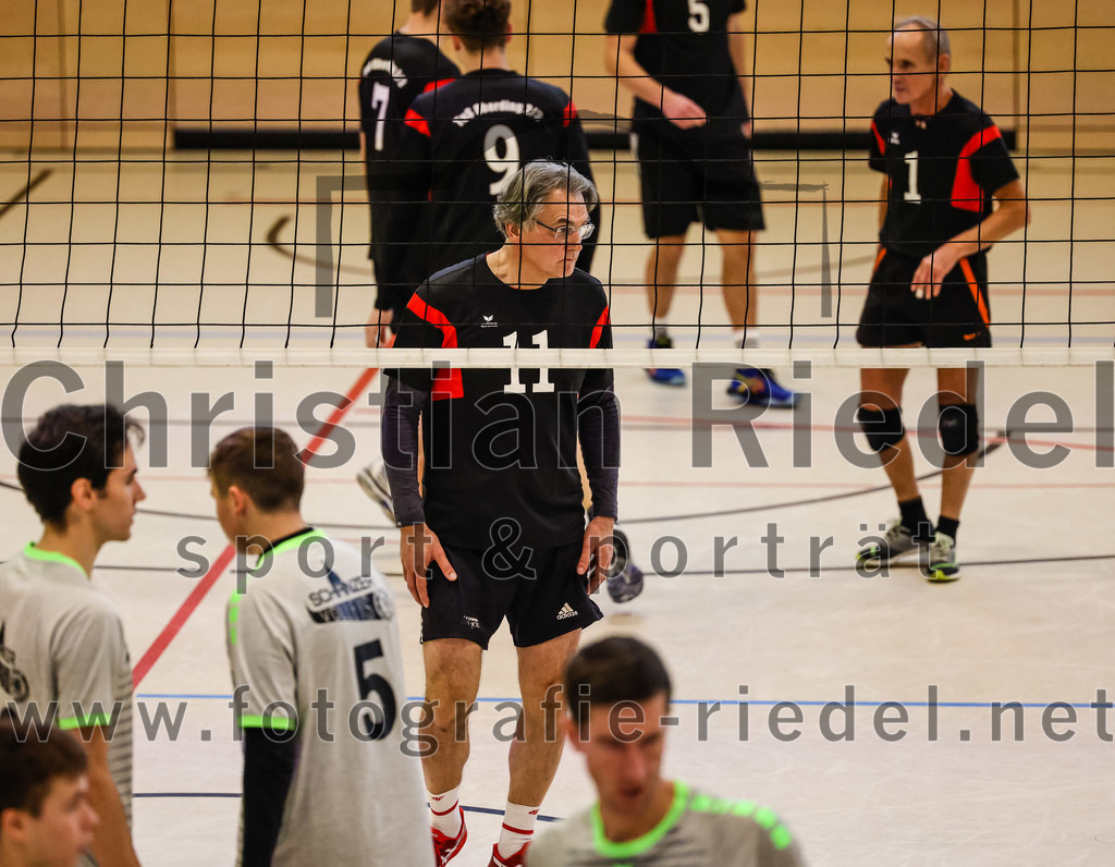 2021-11-27_128_TuS_Oberding_II_gegen_MTV_1881_Ingolstadt_III | Oberding, Deutschland, 27.11.2021:
Volleyball, Kreisliga 2021 / 2022, 5. Spieltag, TuS Oberding II gegen MTV 1881 Ingolstadt III, Endergebnis: 3:2

Gregor Bartkowski (TuS Oberding, #11), Andreas Ruß (TuS Oberding, #1)

Foto: Christian Riedel / fotografie-riedel.net