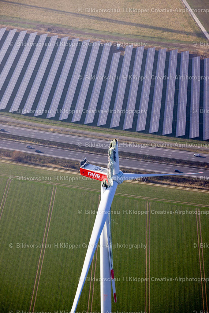 Luftbild Bedburg-8892 | Luftbildfotografie Flügelbruch einer WEA Windkraftanlage in Bedburg im Bundesland Nordrhein-Westfalen, Deutschland - Realized with Pictrs.com