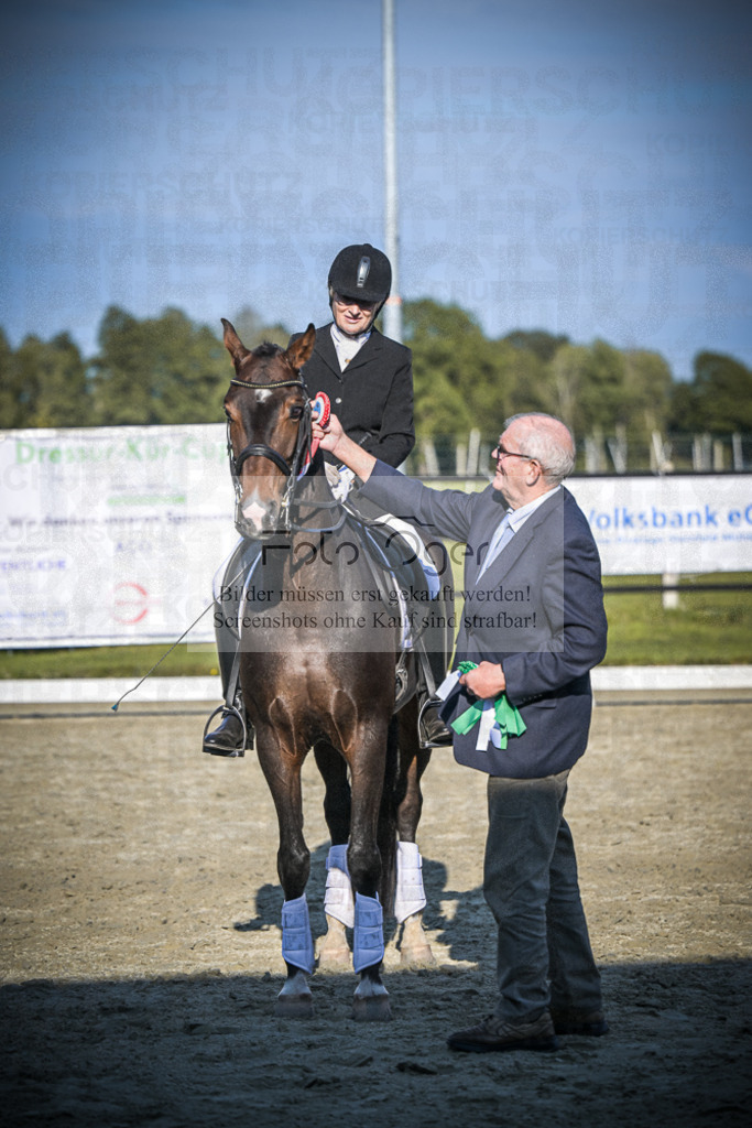 DOS_0049 | Entdecke hochwertige Reitturnierfotos von Foto Oger. Professionell, emotional und authentisch – jetzt Lieblingsmomente im Shop bestellen.Deutschlandweite Turnierfotografie. - Realisiert mit Pictrs.com