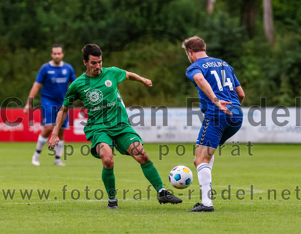 2023-08-04_108_FC_Forstern_gegen_FC_Langengeisling_II | Forstern, Deutschland, 04.08.2023:
Fußball, Kreisklasse 2023 / 2024, 1. Spieltag, FC Forstern gegen FC Langengeisling II, Endergebnis: 2:1

Dominic Fumelli (FC Forstern, #13), Kilian Kaiser (FC Langengeisling, #14)

Foto: Christian Riedel / fotografie-riedel.net