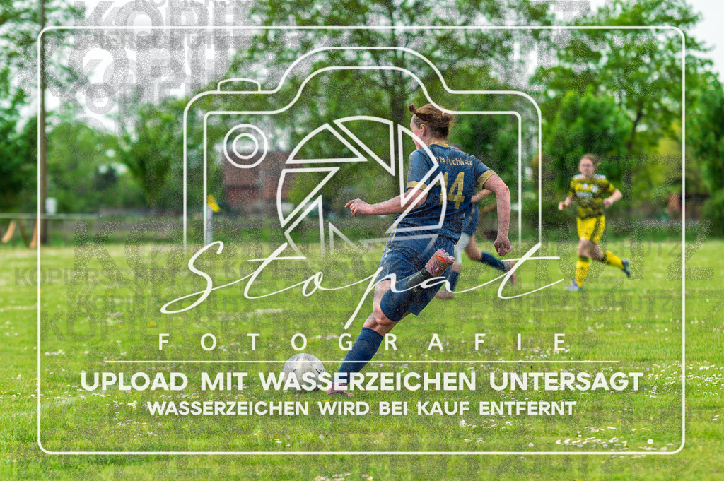 Kreisliga Damen HK - SVN Buchholz vs. SG Fulde | Sophie Hoebel (#14 SVN Buchholz); Kreisliga Damen HK - SVN Buchholz vs. SG Fulde am 03.05.2026 in Sportplatz Buchholz, Buchholz (Aller) - Realisiert mit Pictrs.com