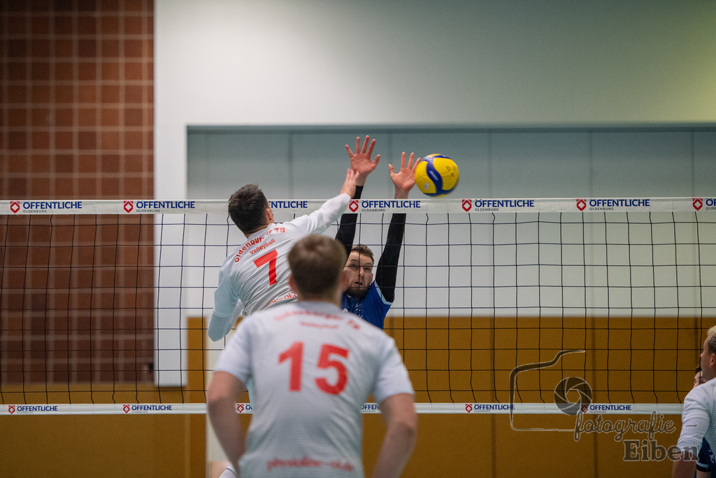 VSG Ammerland-Oldenburger TB | Regionalliga; VSG Ammerland (blau)-Oldenburger TB (weiß) am 18.01.2025 in Bad Zwischenahn (Sporthalle Schilldestraße ), Photo: Philip Eiben 2025 - Realisiert mit Pictrs.com