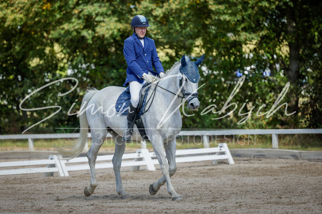 20250906-_3LI4986 | Tierfotografie Pferde, Hunde, Katzen, Haustiere.
Turnierfotografie Reitturniere, Reiten, Springreiten, Dressur in Hanau, dem Main-Kinzig-Kreis und dem Rhein-Main- Gebiet um Frankfurt