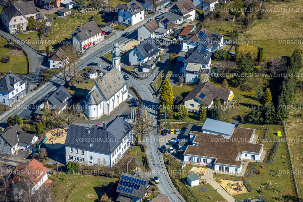 Balve250304073 | Luftbild, St.-Nikolaus-Kirche im Ortszentrum von Beckum, Balve, Sauerland, Nordrhein-Westfalen, Deutschland