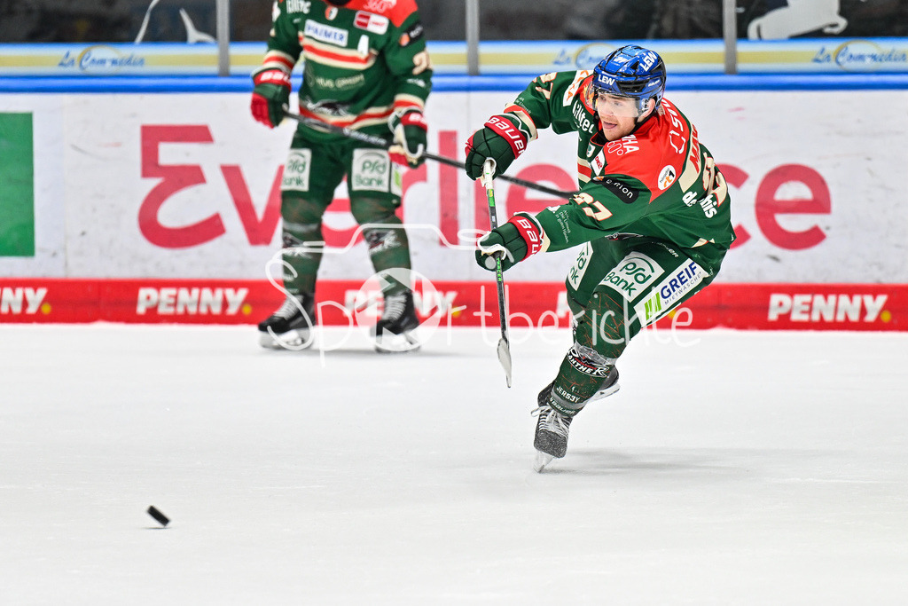 Augsburger Panther - EHC RB München | AUGSBURG, DEUTSCHLAND - 27. FEBRUAR: Kyle MAYHEW (Augsburger Panther 27) spielt einen Pass / Einzelfoto / Freisteller während dem Match zwischen den Augsburger Panthern und dem EHC RB München am 46. Spieltag der Penny DEL im Curt Frenzel Stadion