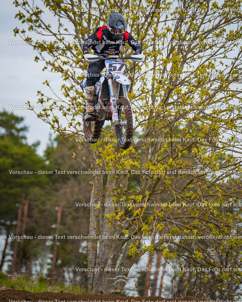 04_13_Bensdorf_MX1-1730 | Sportfotografin aus Berlin-Brandenburg mit Fokus auf Motocross. Ich halte deine sportliche Leistung und echte Emotionen auf und neben der Strecke professionell fest. Entdecke die Fotos von deinem Rennen und bestelle sie direkt hier im Shop.
