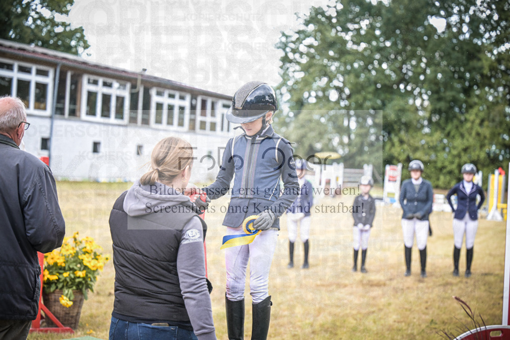 DOS_0012 | Entdecke hochwertige Reitturnierfotos von Foto Oger. Professionell, emotional und authentisch – jetzt Lieblingsmomente im Shop bestellen.Deutschlandweite Turnierfotografie. - Realisiert mit Pictrs.com