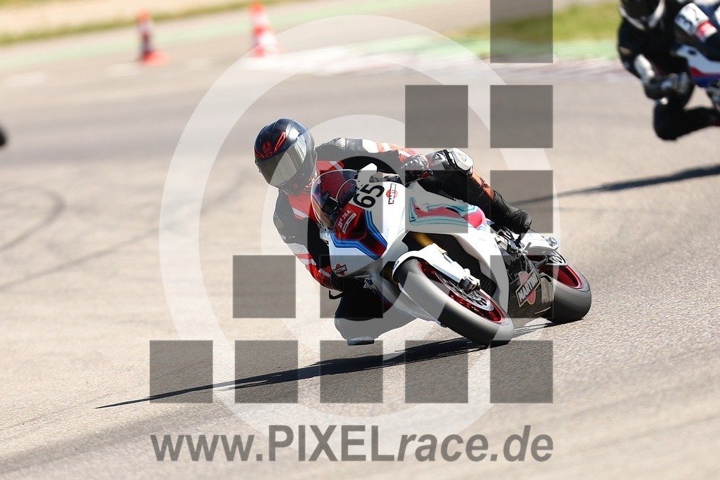 0065-20260426_01446 | Schöne Erinnerungen an spannende Momente - das festzuhalten ist unser Job. PIXELrace.de ist seit 2003 auf den Rennstrecken Europas unterwegs um die Action draußen beim Fahren und die wunderbare Stimmung imm Fahrerlager für euch einzufangen.