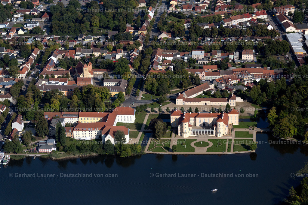 4062409 | RHEINSBERG 08.09.2021 Schloss Rheinsberg in Rheinsberg am Ufer des Grienericksee im Bundesland Brandenburg, Deutschland. Weiterführende Informationen bei: Stiftung Preußische Schlösser und Gärten Berlin-Brandenburg. // Rheinsberg Castle in Rheinsberg on the banks of the Grienericksee in the state Brandenburg, Germany. Further information at: Stiftung Preussische Schloesser und Gaerten Berlin-Brandenburg. Foto: Gerhard Launer