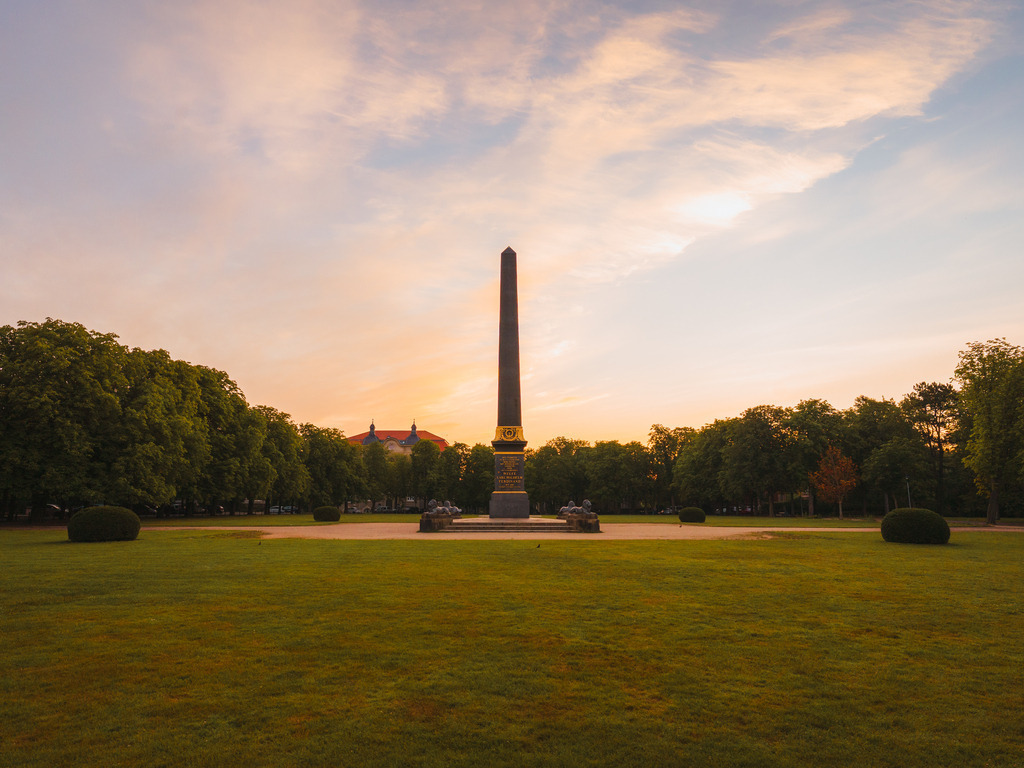 Löwenwall | Entdecke exklusive Fotokunst aus Braunschweig: Bildband, Leinwände, Postkarten, Kalender, digitale Downloads & Bildlizenzen. Jetzt im offiziellen Beautiful Braunschweig Shop! - Realisiert mit Pictrs.com