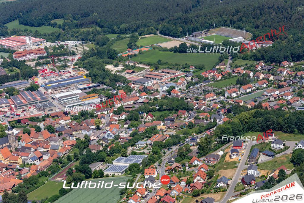 Das Luftbild der Stadt Weismain wurde 2018 vom Flugzeug heraus erstellt (keine Drohne) Aufnahmehöhe ca.400 Meter- hohe Auflösung für beste Druck-Qualität