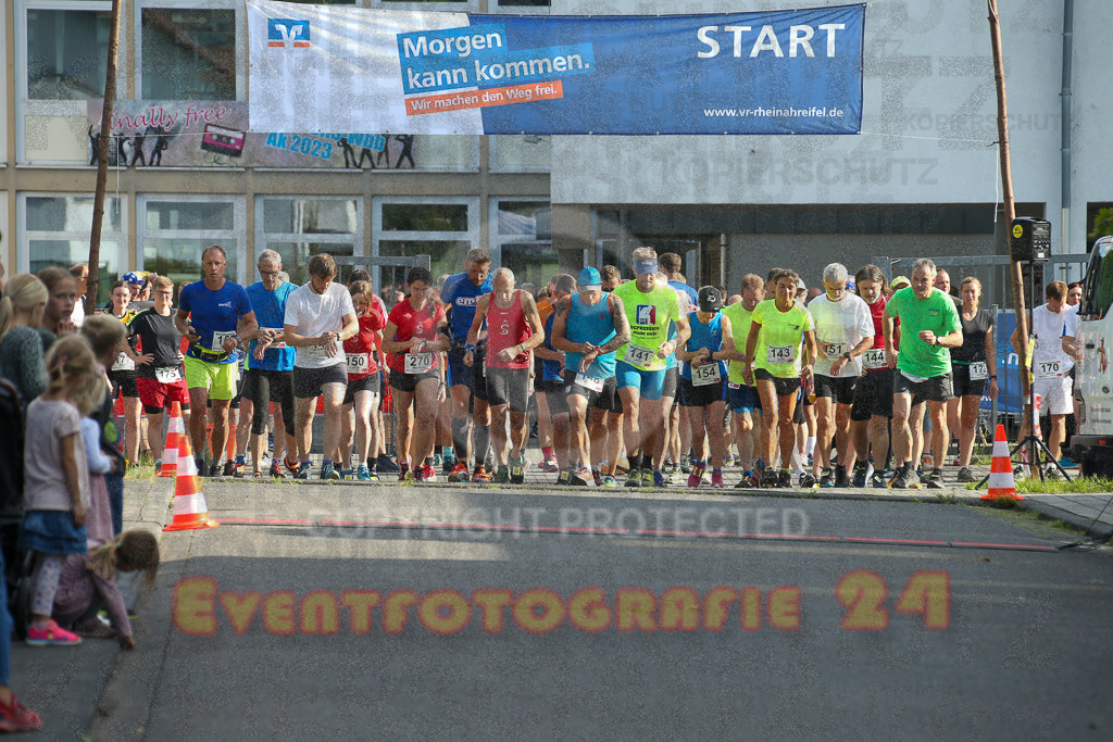 230804_1806_EX1_3680 | Sportfotografie im Rhein-Sieg Kreis, Köln, Bonn, NRW, Rheinland Pfalz, Hessen, etc. Unser Tätigkeitsfeld umfasst den Laufsport vom Volkslauf über den Marathon, Duathlon, Triathon bis zum Ultralauf wie Kölnpfad Ultra oder Schindertrail.